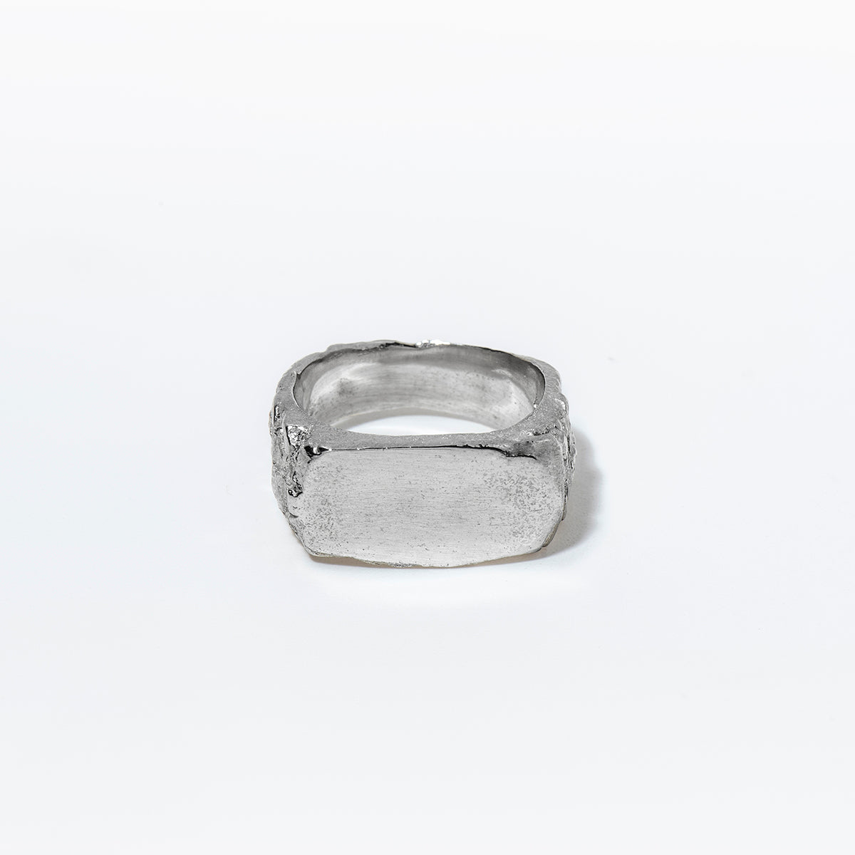 LOW SIGNET RING