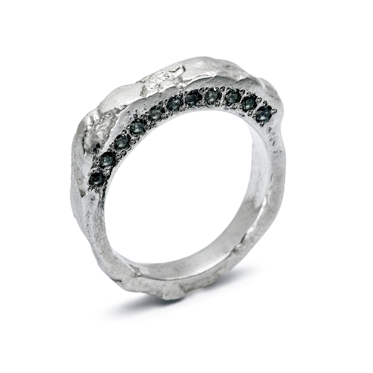 Forge ring set with sapphires