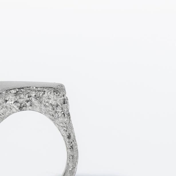 RAISED SIGNET ring