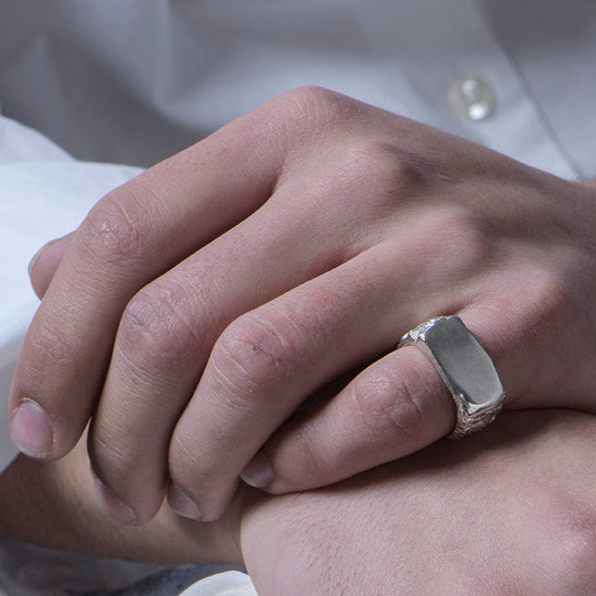 LOW SIGNET RING 18K