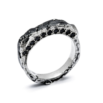 Forge ring set with black spinel